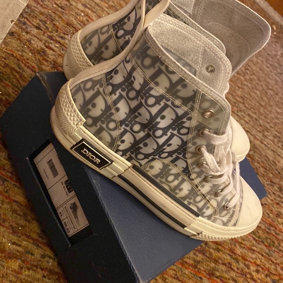 Used AUTHENTIC B23 Dior Hightop sneaker comes with dust bag and box💙 - Picture 2 of 3